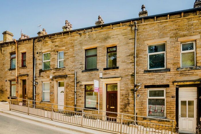 2 Bedroom Property To Rent In Salterhebble Hill, Halifax, HX3