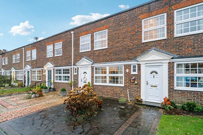 3 Bedroom Terraced House For Sale In Shaftesbury Crescent, Staines-Upon-Thames, TW18