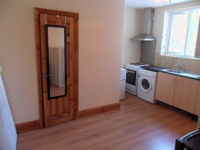 Studio To Rent In Birchfield Rd, B19