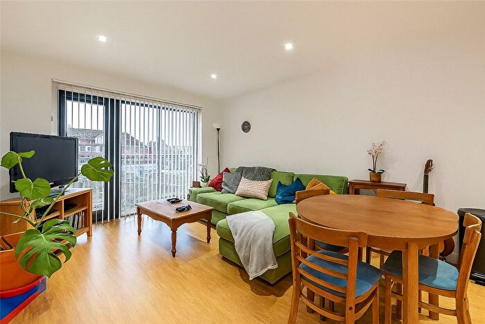 2 Bedroom Flat For Sale In West Street, Newbury, Berkshire, RG14