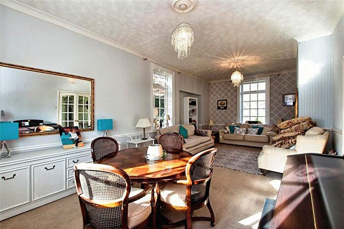 3 Bedroom Bungalow For Sale In Heathfield Road, Bexleyheath, DA6