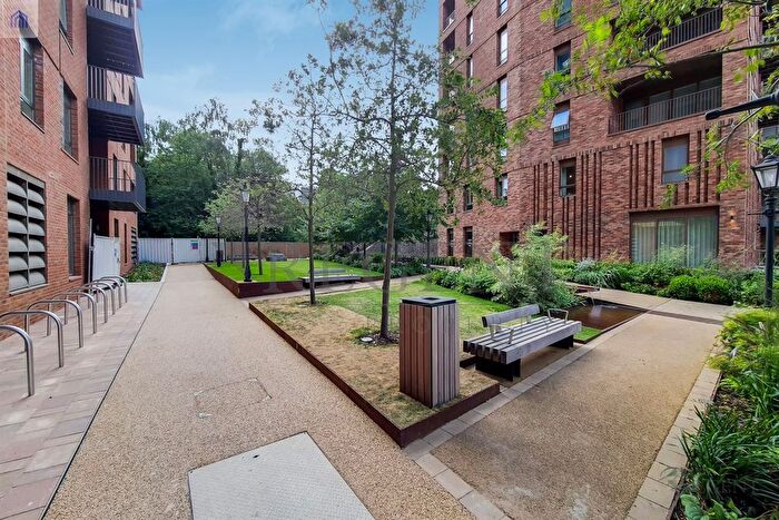 1 Bedroom Flat For Sale In Blenheim Mansions, Mary Neuner Road, N8