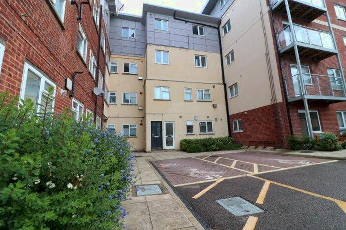 2 Bedroom Flat To Rent In Walman House, Billericay, CM12