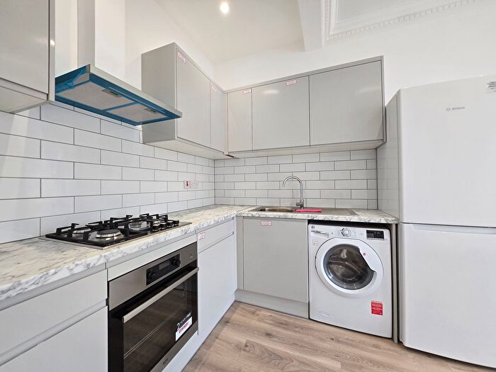 1 Bedroom Flat To Rent In Mayfair Avenue, Ilford, Essex, IG1