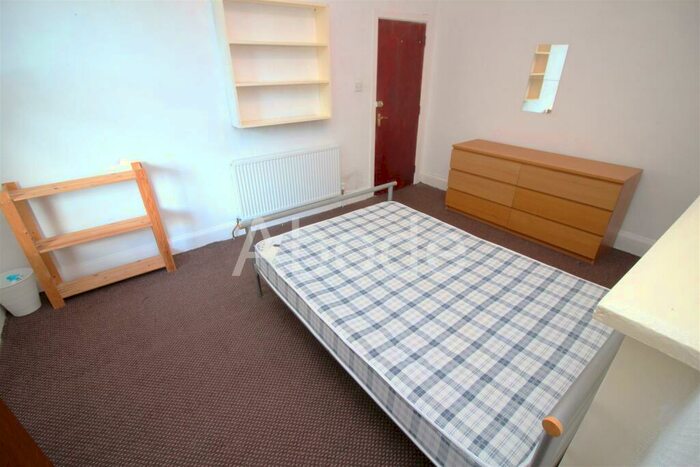 9 Bedroom House To Rent In Kensington Terrace, Hyde Park, Leeds, LS6