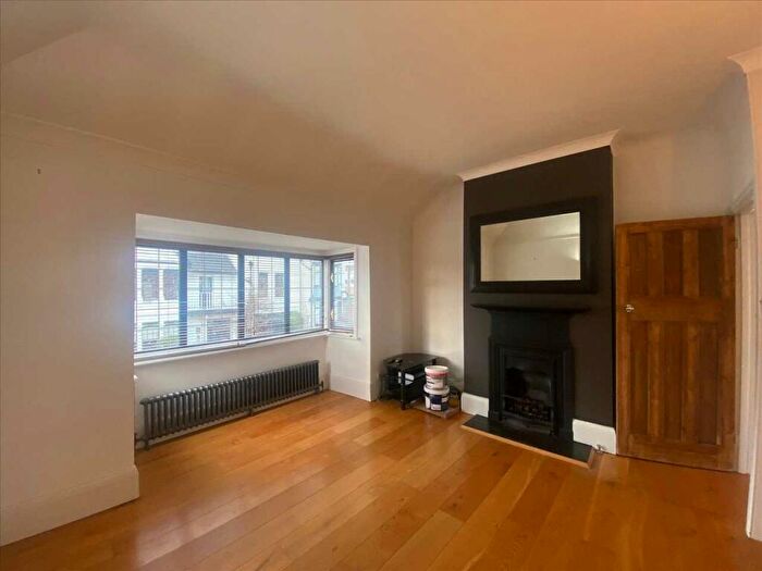 2 Bedroom Apartment To Rent In Leigh On Sea, SS9