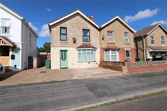 3 Bedroom Semi-Detached House For Sale In Alders Road, Fareham, Hampshire, PO16