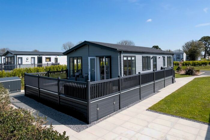 2 Bedroom Property For Sale In Croft Holiday Park, Reynalton, Kilgetty, SA68