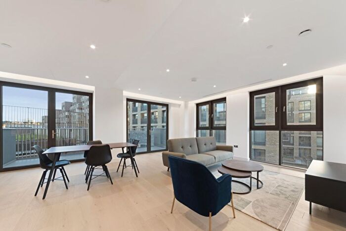 2 Bedroom Flat To Rent In Manuscript Court, Paragon Square, London, WC1X