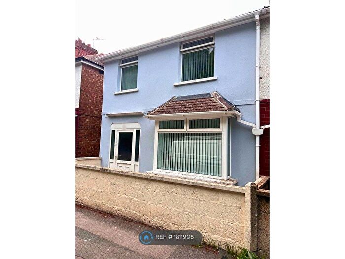 3 Bedroom Semi-Detached House To Rent In Beckhampton Street, Swindon, SN1