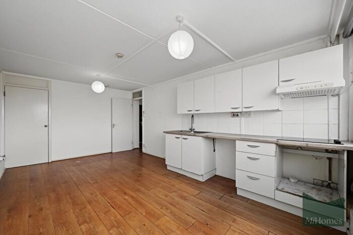 3 Bedroom Flat For Sale In Gloucester Road, London, N17