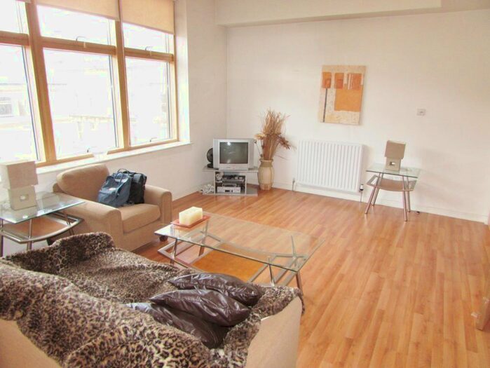 1 Bedroom Flat To Rent In Bed Furnished At Hutcheson St, Merchant City, G1