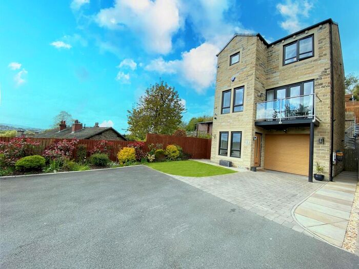 4 Bedroom Detached House To Rent In Church View, Kirkheaton, HD5