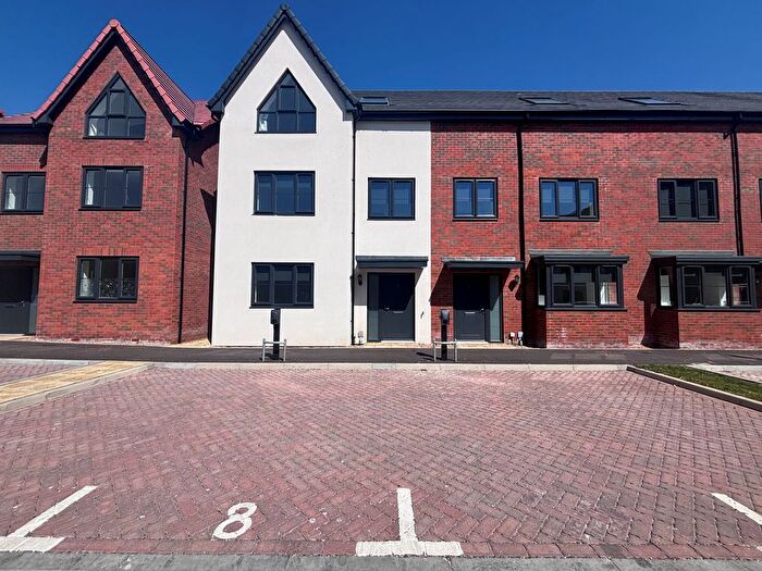 4 Bedroom Terraced House To Rent In Francis Avenue, Aylesbury, HP21