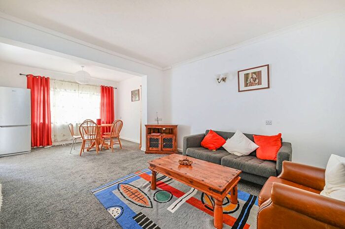 4 Bedroom Property To Rent In Long Drive, Acton, London, W3