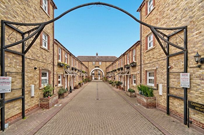 2 Bedroom Flat For Sale In Carmichael Mews, London, SW18