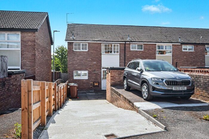 4 Bedroom End Terrace House For Sale In Standbridge Close, Wakefield, WF2