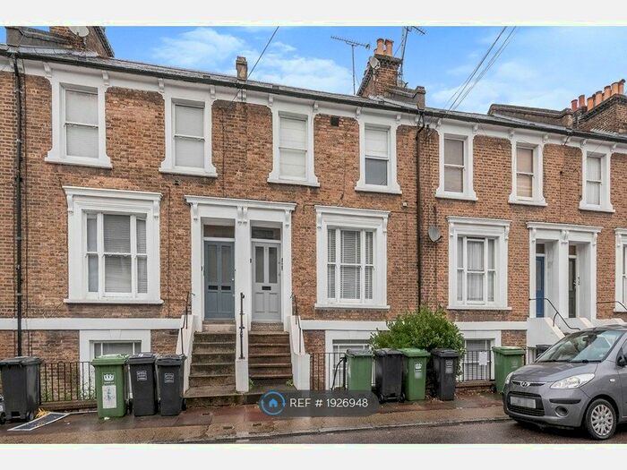 2 Bedroom Flat To Rent In St. Stephens Grove, London, SE13