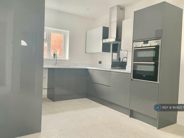 2 Bedroom Flat To Rent In Dowding Way, Bowerhill, Melksham, SN12