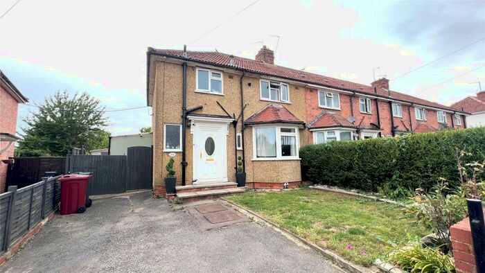 3 Bedroom Semi-Detached House To Rent In Yelverton Road, Reading, Berkshire, RG2