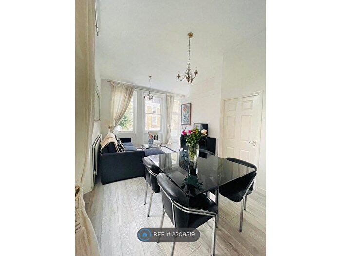1 Bedroom Flat To Rent In Redcliffe Square, London, SW10