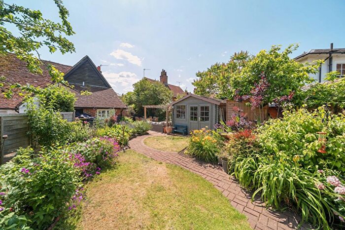 2 Bedroom Cottage For Sale In Farnham Road, Odiham, RG29