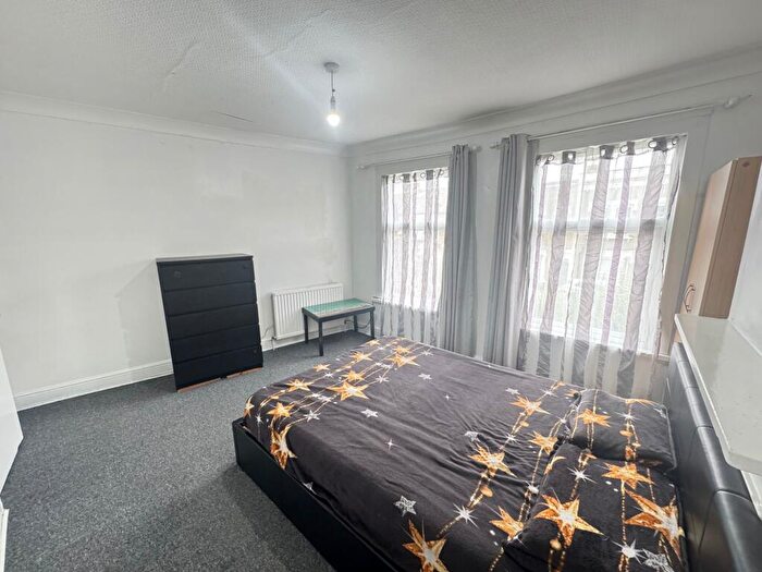 4 Bedroom House To Rent In Cann Hall Road, Leyton, E11