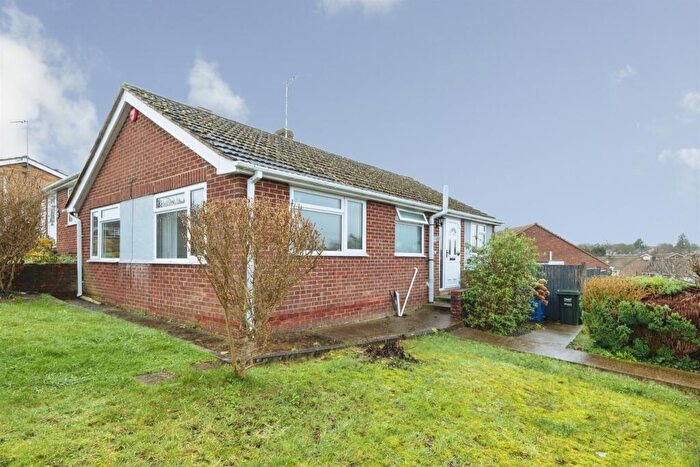 2 Bedroom Semi-Detached Bungalow For Sale In Osterley Grove, Banbury, OX16