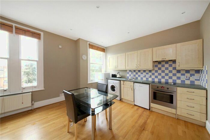 2 Bedroom Flat To Rent In Bedford Hill, London SW12