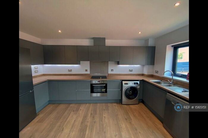 2 Bedroom Flat To Rent In Jennings Gardens, Exeter, EX2