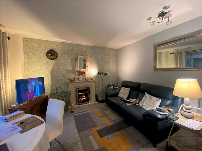 2 Bedroom Flat To Rent In Abbey Park, Beckenham, BR3