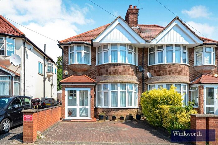 4 Bedroom Semi-Detached House For Sale In Chestnut Grove, Wembley, HA0