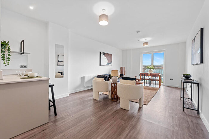 2 Bedroom Flat For Sale In /, Inverlair Avenue, Cathcart, G43