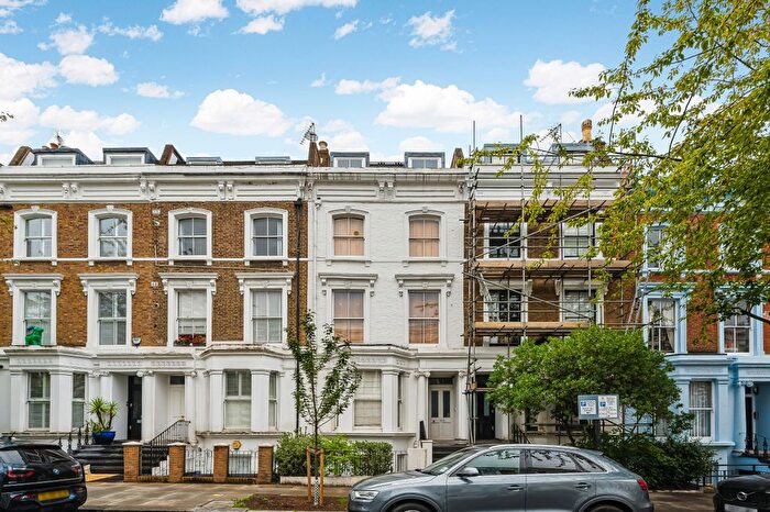 3 Bedroom Maisonette To Rent In Chesterton Road, London, W10