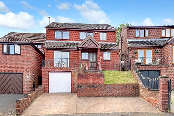 4 Bedroom Detached House For Sale In Pilkington Road, Nottingham, NG3