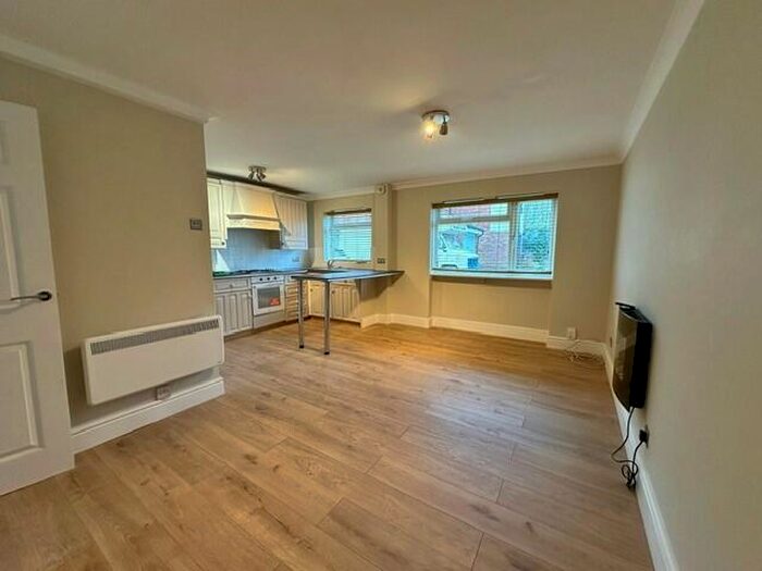 1 Bedroom Flat To Rent In Clay Pit Piece, Saffron Walden, Essex, CB11