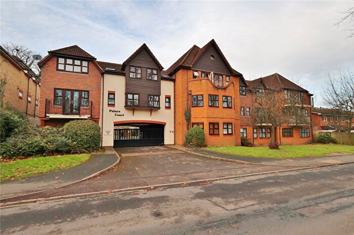 1 Bedroom Flat To Rent In Maybury Road, Woking, Surrey, GU21