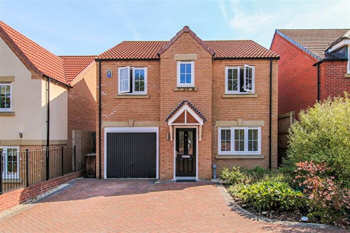 4 Bedroom Detached House For Sale In Stanley Hall Close, Wakefield, WF1