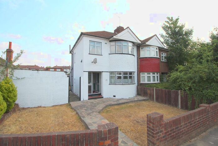 3 Bedroom Semi-Detached House To Rent In East Rochester Way Sidcup, DA15