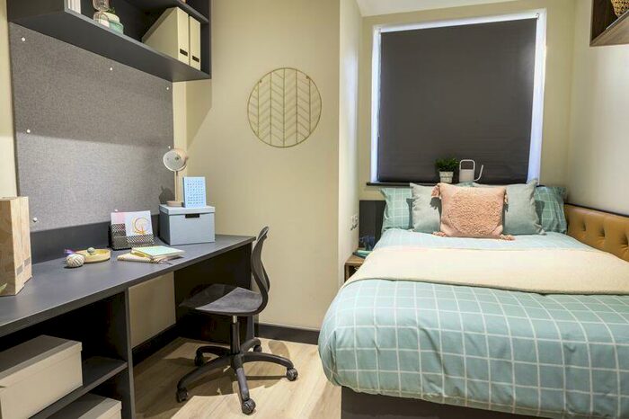 Studio To Rent In Crown House - Classic Studio And Classic Studio Sea View, BN1