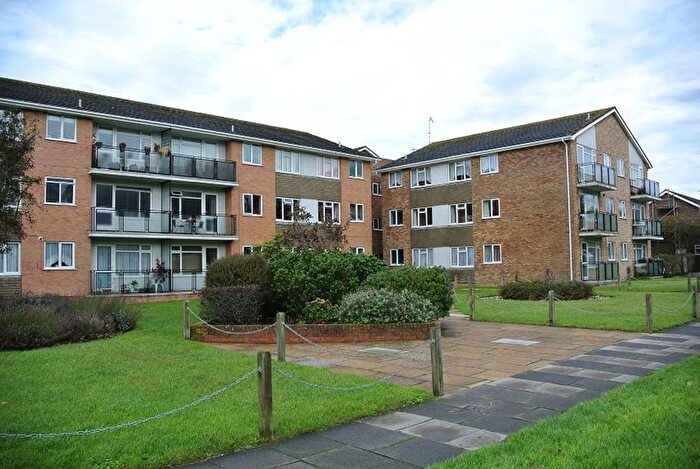 2 Bedroom Flat To Rent In Westbrook, Lustrells Vale, Saltdean, BN2