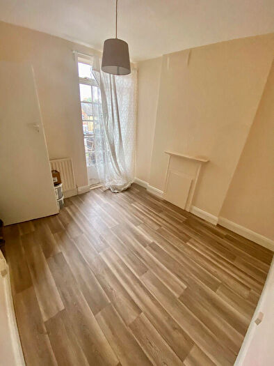 4 Bedroom Flat To Rent In High Street, West Wickham, BR4