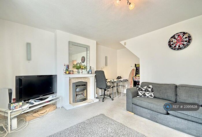 3 Bedroom Flat To Rent In Micawber Court, London, N1