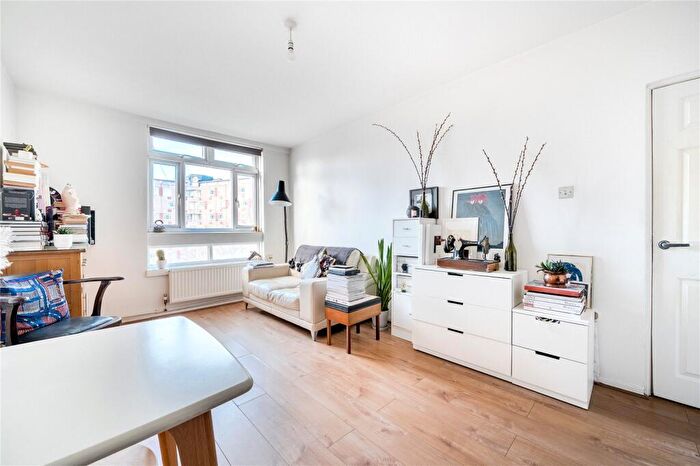 1 Bedroom Apartment For Sale In Ravenscroft Street, London, E2