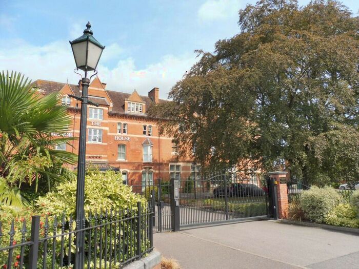 2 Bedroom Apartment To Rent In Avenue Road, Leamington Spa, CV31