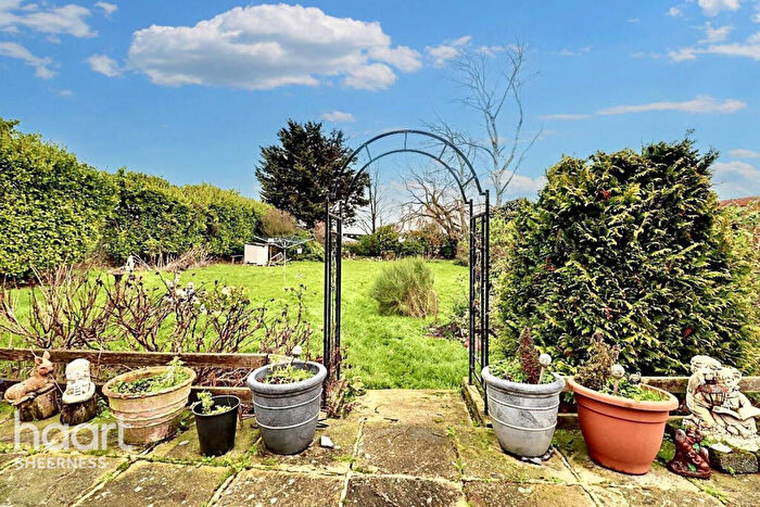 5 Bedroom Chalet For Sale In Warden Road Eastchurch, ME12