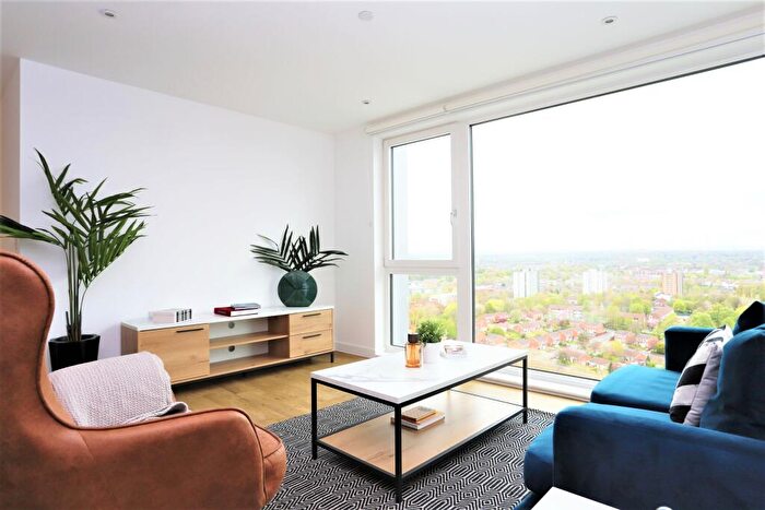 3 Bedroom Apartment To Rent In The Filaments, Salford Salford, M3