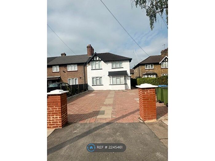 4 Bedroom Semi-Detached House To Rent In Eltham Green Road, London, SE9