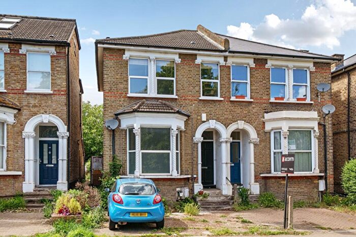 2 Bedroom Flat To Rent In Catford Hill London, SE6