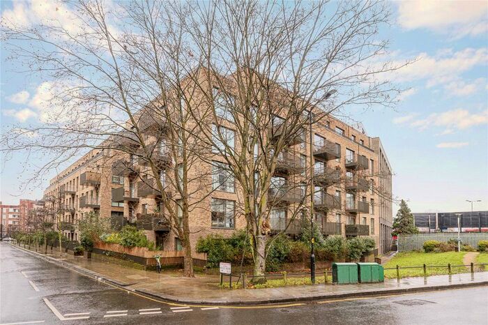 3 Bedroom Flat To Rent In West Row, London, W10